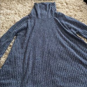 Soft turtle neck with blue and white